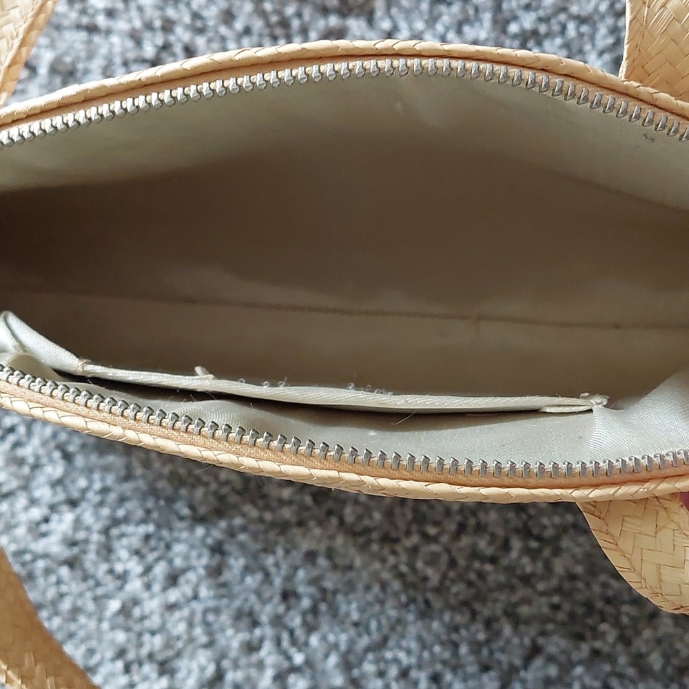 Vintage straw handbag with embroidered straw flowers - Picture 7 of 8